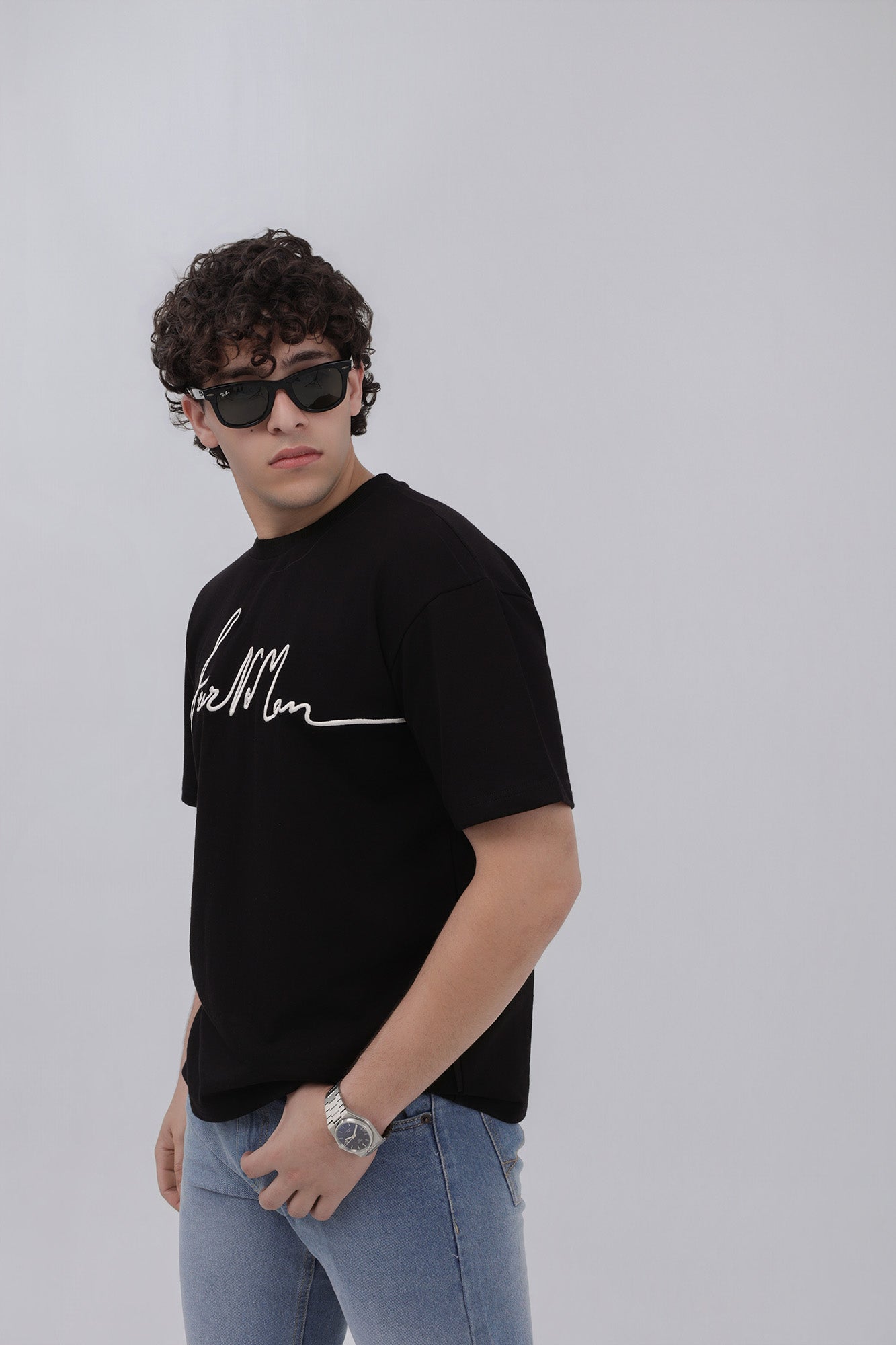 BLACK ESSENTIAL TSHIRT