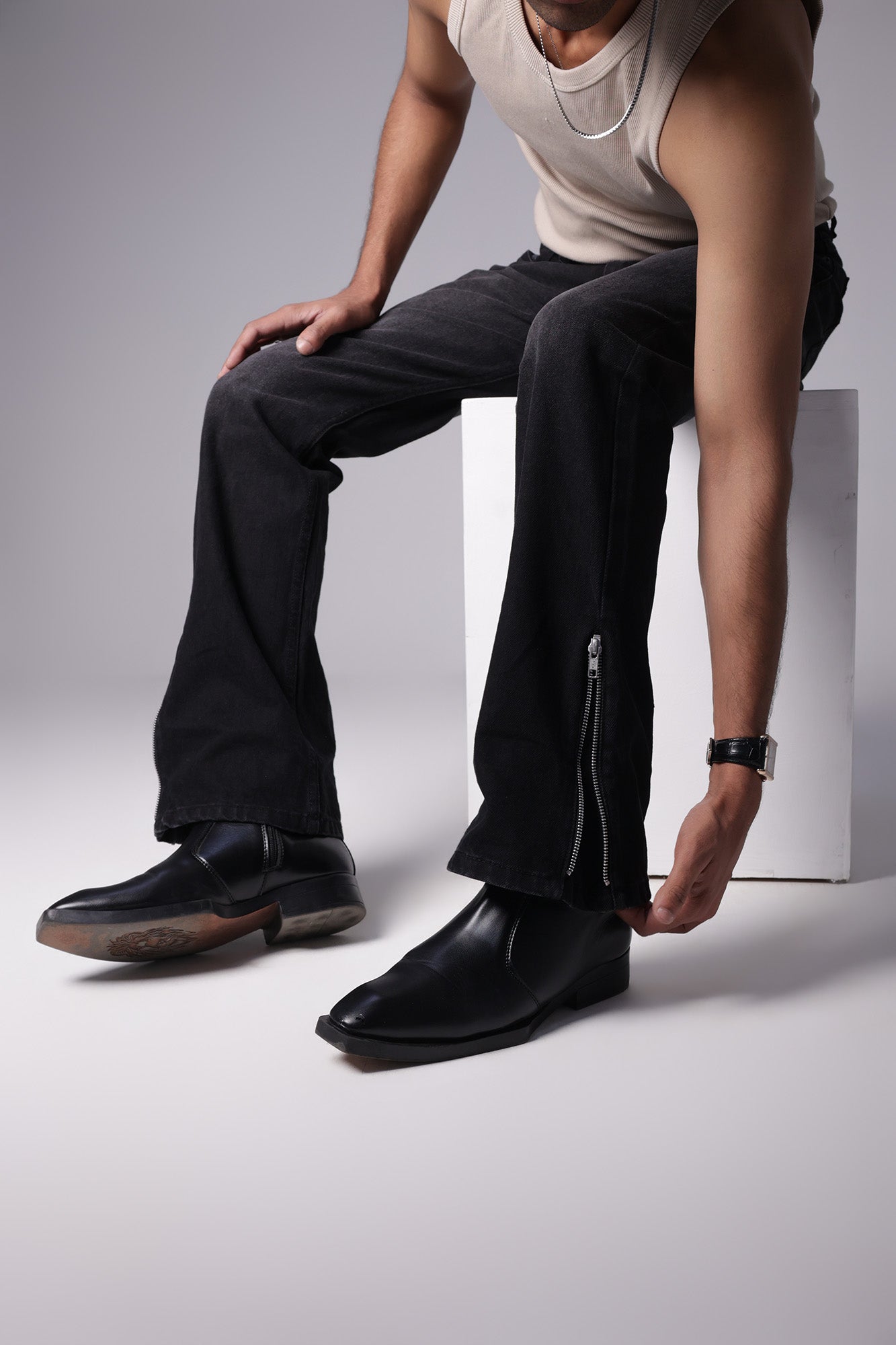 BLACK WASHED BOOTCUT DENIM